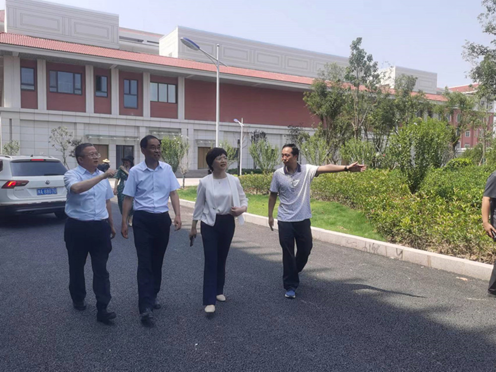 �н������쵼����֣�������ѧУ���ո�����У����Ŀ